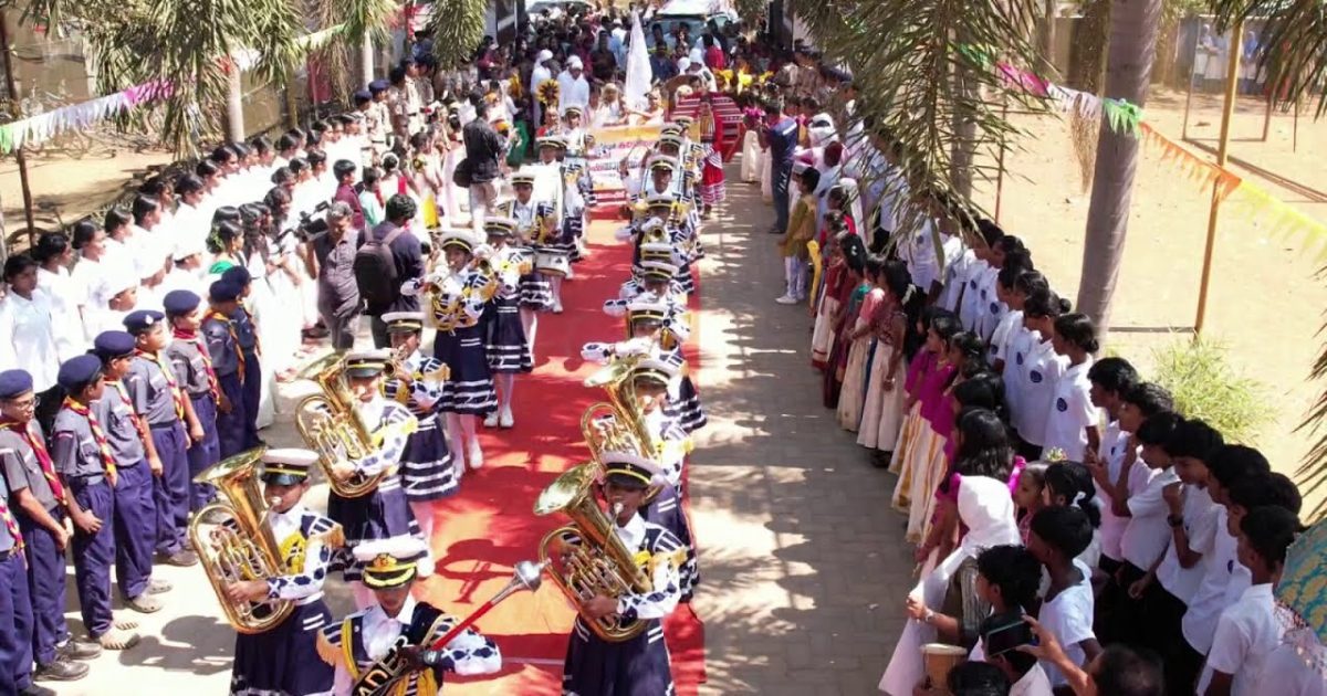 തൃശൂരിൽ സംഘടിപ്പിക്കുന്ന സംസ്ഥാന സ്കൂൾ കലോത്സവത്തിൻ്റെ ഭാഗമായുള്ള സ്വർണ്ണ കപ്പിന് മതിലകം സെന്റ് ജോസഫ്സ് സ്കൂളിൽ ഹൃദ്യമായ സ്വീകരണം.