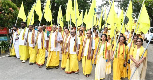 നഗരത്തിൽ പീതവർണ കടൽ സൃഷ്‌ടിച്ച്‌ ശ്രീനാരായണ ഗുരു ജയന്തി ആഘോഷം