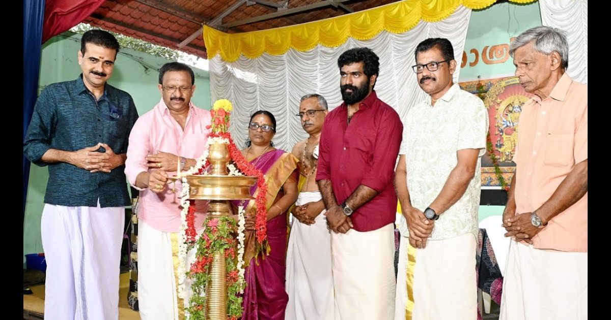 കൊടുങ്ങല്ലൂർ ശ്രീകുരുംബ ഭഗവതീക്ഷേത്രത്തിൽ 12 ദിവസം നീണ്ടുനിൽക്കുന്ന നവരാത്രിയാഘോഷങ്ങൾക്ക് തുടക്കമായി.