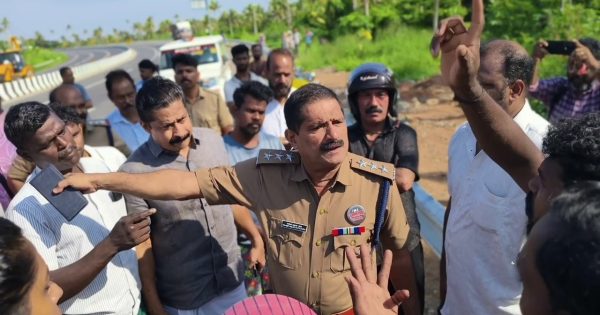 നാട്ടുകാരുടെ സഞ്ചാര സ്വാതന്ത്ര്യം തടഞ്ഞ ദേശീയപാത അധികൃതരുടെ നടപടിക്കെതിരെ നാട്ടുകാർ ദേശീയപാത ബൈപ്പാസ് ഉപരോധിച്ചു