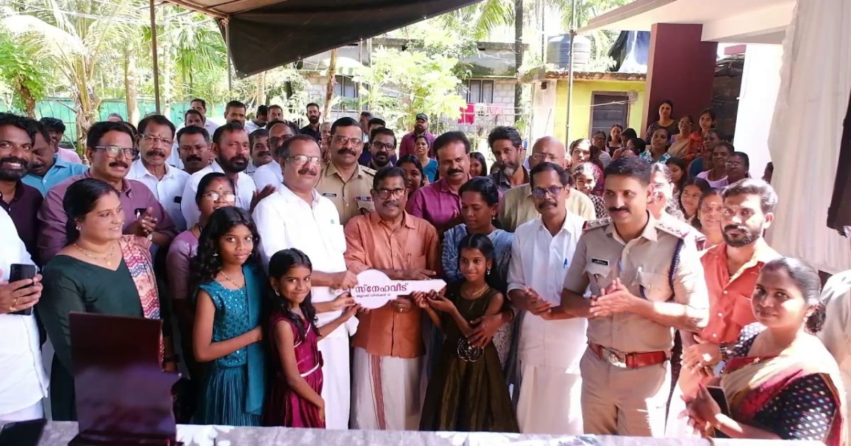 നിനച്ചിരിക്കാത്ത സമയത്ത് അച്ഛനെ നഷ്ടപ്പെട്ട മൂന്ന് പെൺമക്കൾക്കും അമ്മ സിന്ധുവിനും അടച്ചുറപ്പുള്ള ‘സ്നേഹവീട്’ ഒരുക്കി മതിലകം ബ്ലോക്ക് പഞ്ചായത്ത് മുൻ അംഗം ആർ.കെ. ബേബി
