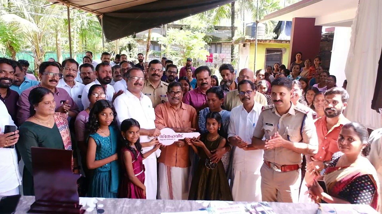 നിനച്ചിരിക്കാത്ത സമയത്ത് അച്ഛനെ നഷ്ടപ്പെട്ട മൂന്ന് പെൺമക്കൾക്കും അമ്മ സിന്ധുവിനും അടച്ചുറപ്പുള്ള ‘സ്നേഹവീട്’ ഒരുക്കി മതിലകം ബ്ലോക്ക് പഞ്ചായത്ത് മുൻ അംഗം ആർ.കെ. ബേബി