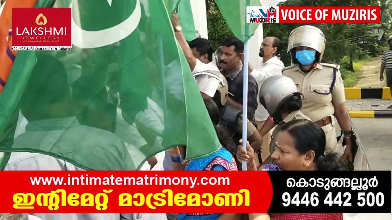 നിര്‍മാണം പൂര്‍ത്തീകരിക്കാതെ ടോള്‍ പിരിക്കാനുള്ള നീക്കത്തിനെതിരെ നാട്ടിക ടോൾ ബൂത്തിൽ പ്രതിഷേധവുമായി യുഡിഎഫ്, പ്രവര്‍ത്തകരെ അറസ്റ്റ് ചെയ്ത് നീക്കി