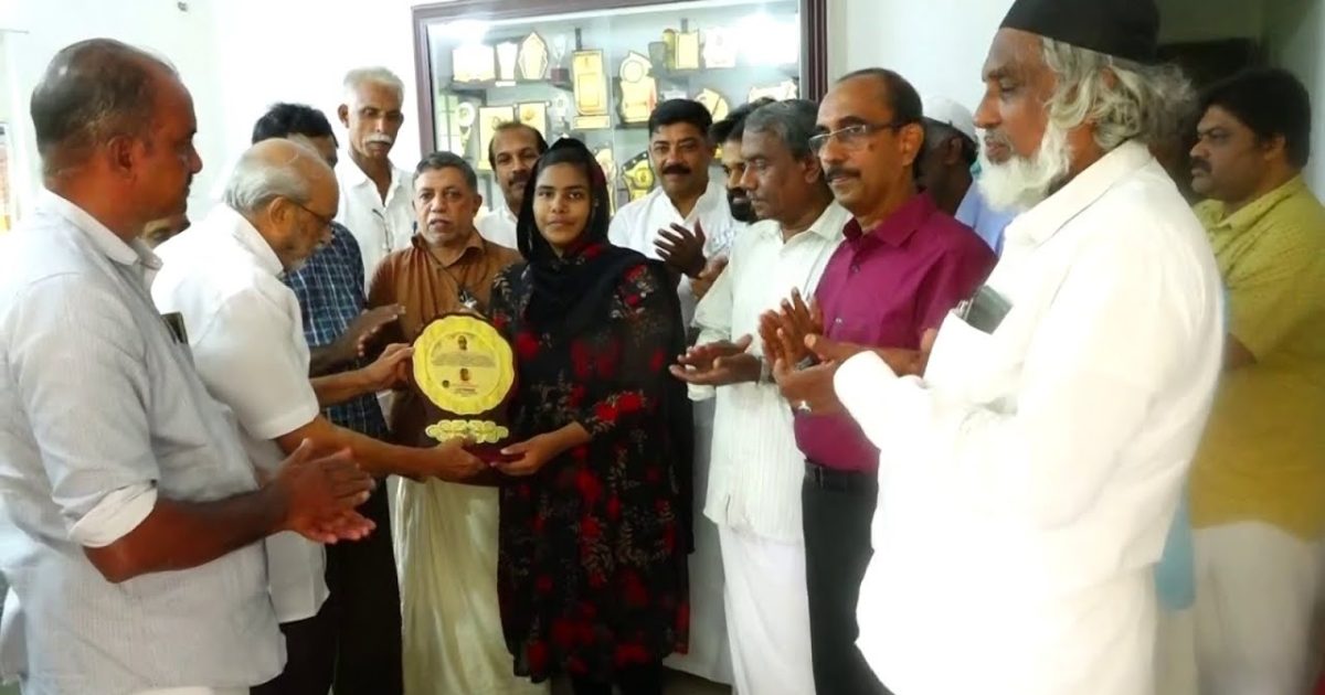നീറ്റ് പരീക്ഷയിൽ ഉയർന്ന റാങ്ക് നേടിയ പുല്ലൂറ്റ് ചാപ്പാറ എടാകൂട്ടത്തിൽ ഫിനിയയെ കാഷ് അവാർഡും ടൗൺ കമ്മിറ്റി ഏർപ്പെടുത്തിയ എം.കെ. ഇബ്രാഹിം ഹാജി പുരസ്‌കാരവും നൽകി മുസ്‌ലിം സർവീസ് സൊസൈറ്റി ജില്ലാ കമ്മിറ്റി അനുമോദിച്ചു..