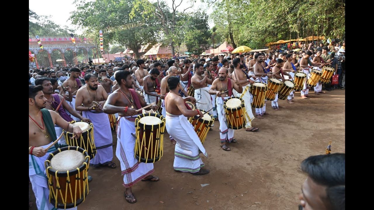 പകിട്ടിലും മേളപ്പെരുമയിലും രണ്ടാം താലപ്പൊലി..
