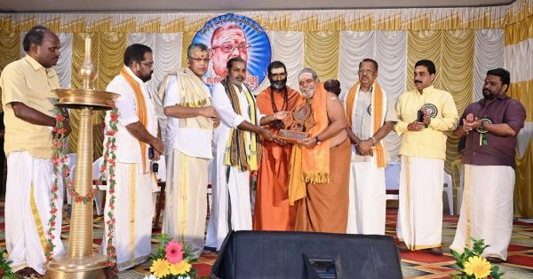 പതിമൂന്നാമത് താന്ത്രിക തിലക പുരസ്‌ക്കാരം ഡോ. പ്രശാന്ത് വർമ്മക്ക് സമ്മാനിച്ചു.
