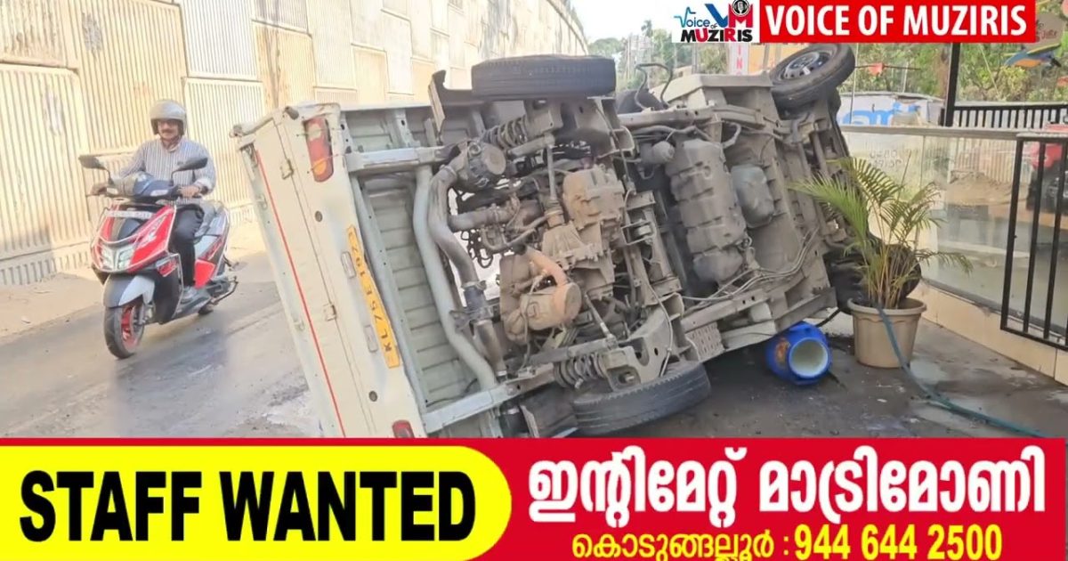 പിക്കപ്പ് വാൻ മറിഞ്ഞ് ഡ്രൈവർക്ക് പരിക്ക്