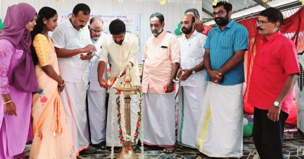 പുതുവർഷം, പുതിയ തുടക്കം; കുരുന്നുകളെ വരവേറ്റ് ഇന്ന് പ്രവേശനോത്സവം. കൊടുങ്ങല്ലൂരിൽ യുവജനക്ഷേമ വകുപ്പ് മന്ത്രി ഒ.ജെ ജനീഷ് പ്രവേശനോത്സവം ഉദ്ഘാടനം ചെയ്തു.