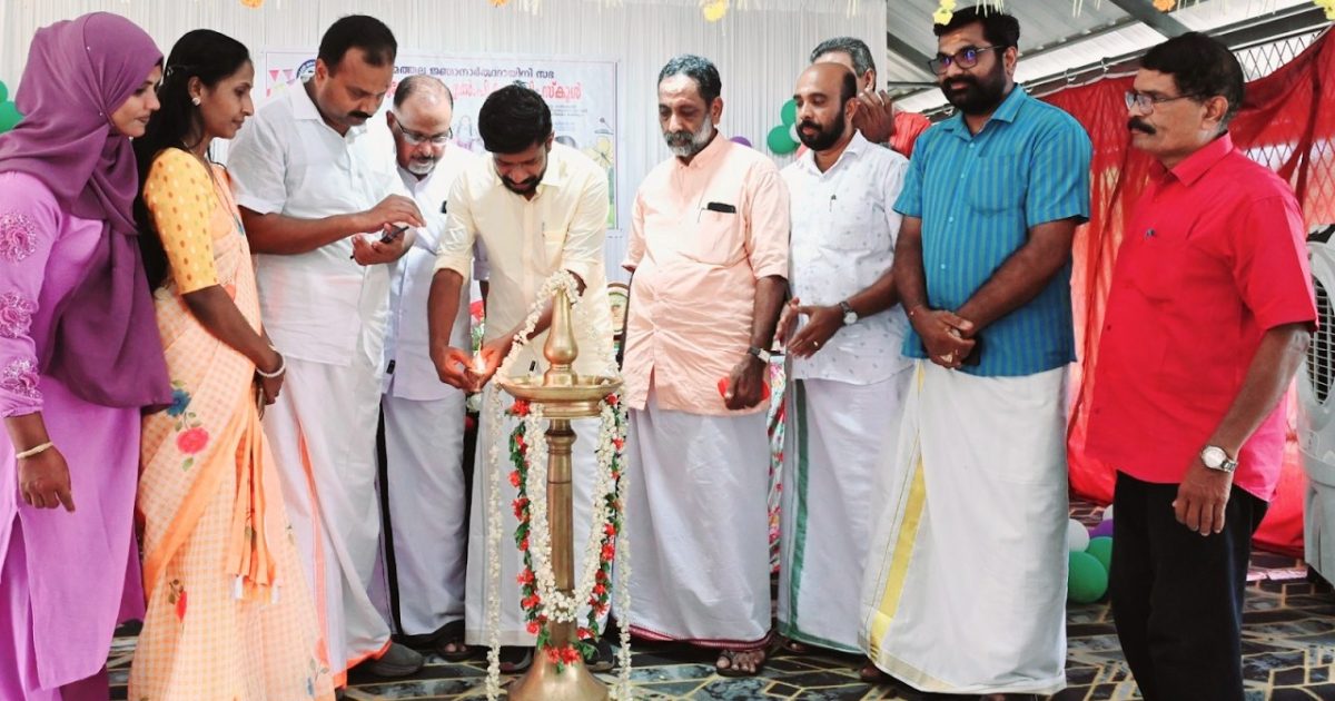 പുതുവർഷം, പുതിയ തുടക്കം; കുരുന്നുകളെ വരവേറ്റ് ഇന്ന് പ്രവേശനോത്സവം. കൊടുങ്ങല്ലൂരിൽ യുവജനക്ഷേമ വകുപ്പ് മന്ത്രി ഒ.ജെ ജനീഷ് പ്രവേശനോത്സവം ഉദ്ഘാടനം ചെയ്തു.