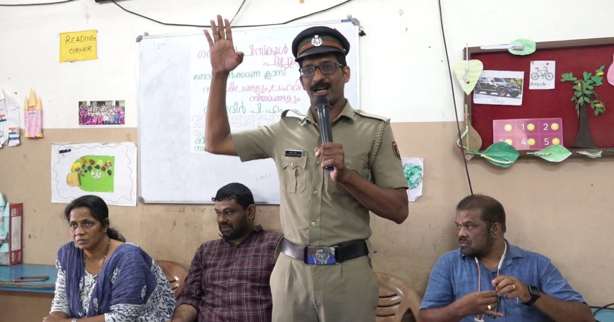 പുല്ലൂറ്റ് ഗവ. എൽ.പി. സ്‌കൂളിൽ നല്ല ശീലങ്ങളും,ലഹരിയും, നിയമങ്ങളും എന്ന വിഷയത്തിൽ ബോധവൽക്കരണ ക്ലാസ് സംഘടിപ്പിച്ചു