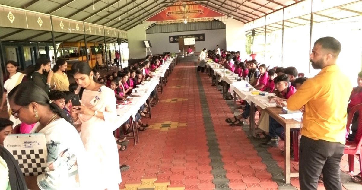 പുല്ലൂറ്റ് ഗുരുശ്രീ പബ്ലിക് സ്കൂളിൽ കർക്കടമാസാചരണത്തിന്റെ ഭാഗമായി ഔഷധസസ്യപ്രദർശനവും കർക്കടകവിഭവങ്ങളുടെ ഭക്ഷ്യമേളയും സംഘടിപ്പിച്ചു