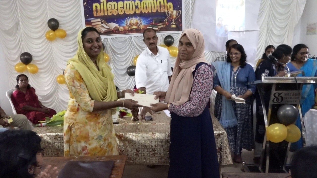 പുല്ലൂറ്റ് വി.കെ. രാജൻ മെമ്മോറിയൽ ഗവ. ഹയർ സെക്കൻഡറി സ്കൂളിൽ വിജയോത്സവം സംഘടിപ്പിച്ചു