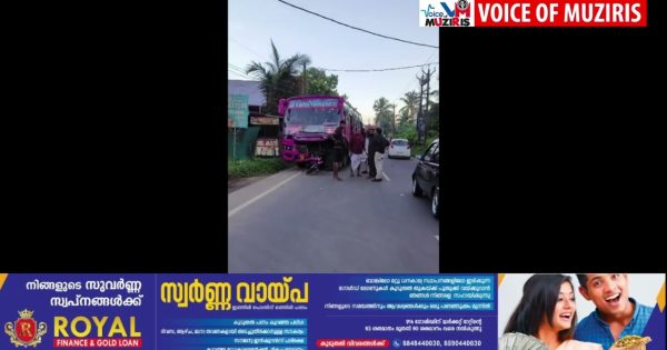 പെരിഞ്ഞനത്ത് ദേശീയപാതയിൽ സ്വകാര്യ ബസ് ഡ്രില്ലിങ് വാഹനത്തിൽ ഇടിച്ച് അപകടം; യാത്രക്കാർ പരിക്കേൽകാതെ രക്ഷപ്പെട്ടു.