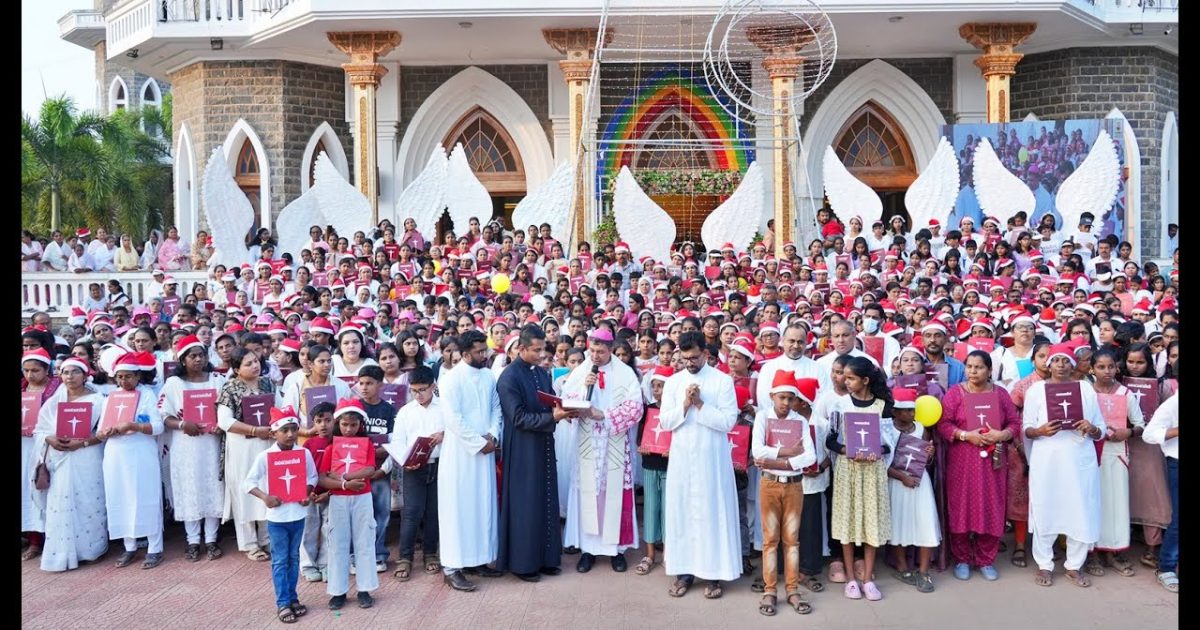 ബൈബിൾ പകർത്തി എഴുതിയ രണ്ടായിരം പേരുടെ സംഗമത്തോടെ കോട്ടപ്പുറം രൂപതാതല ജൂബിലിക്കു പ്രൗഢഗംഭീരമായ സമാപനം…