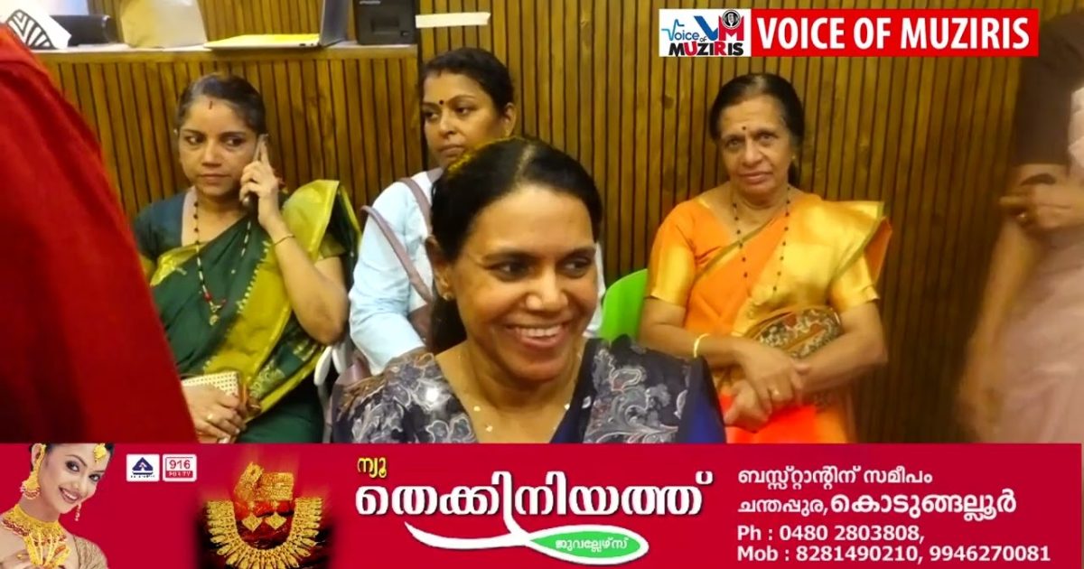 ‘ഏകത അസോസിയേറ്റ്സ് ‘ എന്ന വനിത കൂട്ടായ്‌മയുടെ പ്രഥമ സംരംഭമായ ‘ബ്രോസ്റ്റൺ കഫെ’ കൊടുങ്ങല്ലൂർ ഡിവൈഎസ്‌പി ഓഫീസിനു സമീപം പടിഞ്ഞാറേ നട എസ്.എൻ.ഡി.എസ്. ബിൽഡിംഗിൽ പ്രവർത്തനം ആരംഭിച്ചു.