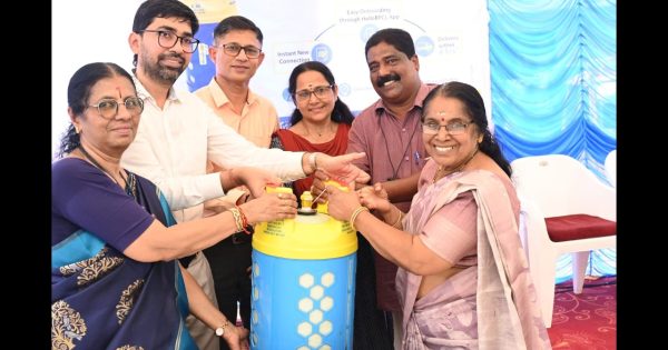 ഭാരത് ഗ്യാസ് ലൈറ്റ് സിപ് ജില്ലാതല വിതരണോദ്ഘാടനം കൊടുങ്ങല്ലൂരിലെ ഭാരത് ഗ്യാസ് വിതരണക്കാരായ പരാശക്തി ഏജൻസിയിൽ നടന്നു.