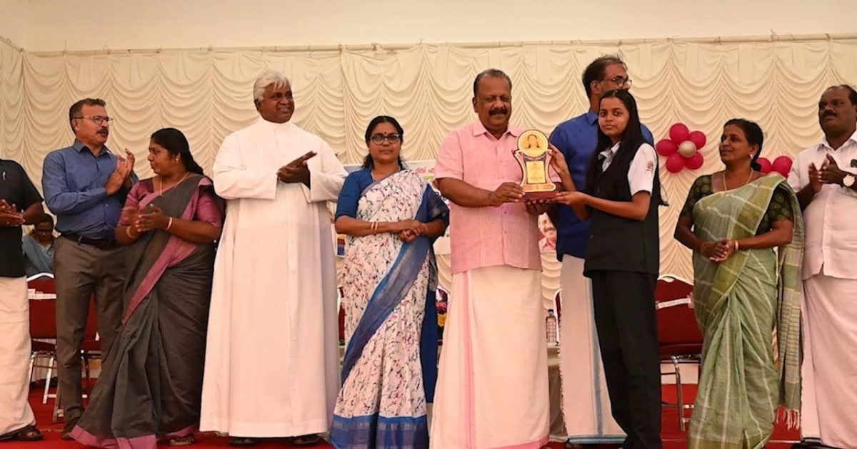 മതിലകം സെന്റ് ജോസഫ് ഹയർ സെക്കന്ററി സ്കൂളിൽ എസ്.എസ്.എൽ.സി, പ്ലസ് ടു പരീക്ഷകളിൽ ഉന്നത വിജയം നേടിയ വിദ്യാർത്ഥികൾക്കും എൽ.എസ്.എസ്, യു.എസ്.എസ്, എൻ.എം.എം.എസ് സ്കോളർഷിപ്പ് പരീക്ഷകളിൽ മികച്ച പ്രകടനം കാഴ്ചവെച്ചവരെയും അനുമോദിച്ചു.