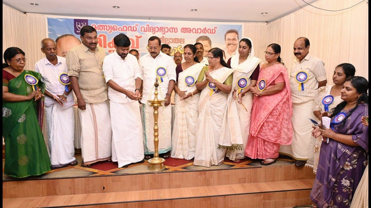മത്സ്യഫെഡ് വിദ്യാഭ്യാസ അവാർഡ് 2026 മികവ് യുവജനക്ഷേമ കായിക രെജിസ്ട്രേഷൻ പുരാവസ്തു മ്യൂസിയം വകുപ്പ് മന്ത്രി ഒ. ജെ. ജെനീഷ് ഉദ്ഘാടനം ചെയ്‌തു.