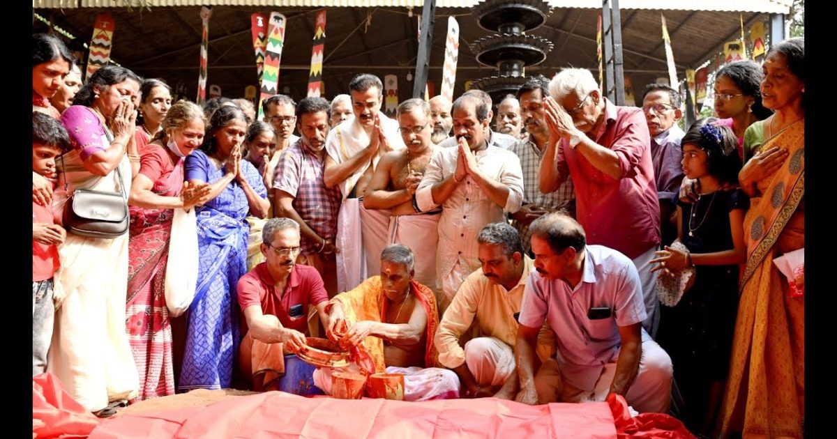 ആചാരപ്പഴമയുടെ നിറവിൽ ഭഗവതിക്ക് വരിയരിപ്പായസം. ശ്രീകുരുംബക്കാവിൽ ഭരണിയുത്സവത്തിന് സമാപ്തി..