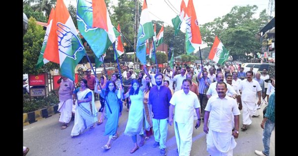 മുഖ്യമന്ത്രി വി.ഡി. സതീശന് അഭിവാദ്യമർപ്പിച്ചു കൊണ്ട് കൊടുങ്ങലൂർ നഗരത്തിൽ യു.ഡി.എഫ് പ്രവർത്തകർ ആഹ്ളാദപ്രകടനം നടത്തി.