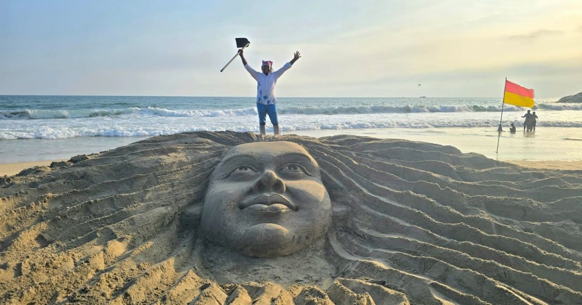 മുപ്പതടിയിൽ കടലമ്മയുടെ മണൽ ശിൽപമൊരുക്കി ഡാവിഞ്ചി സുരേഷ്