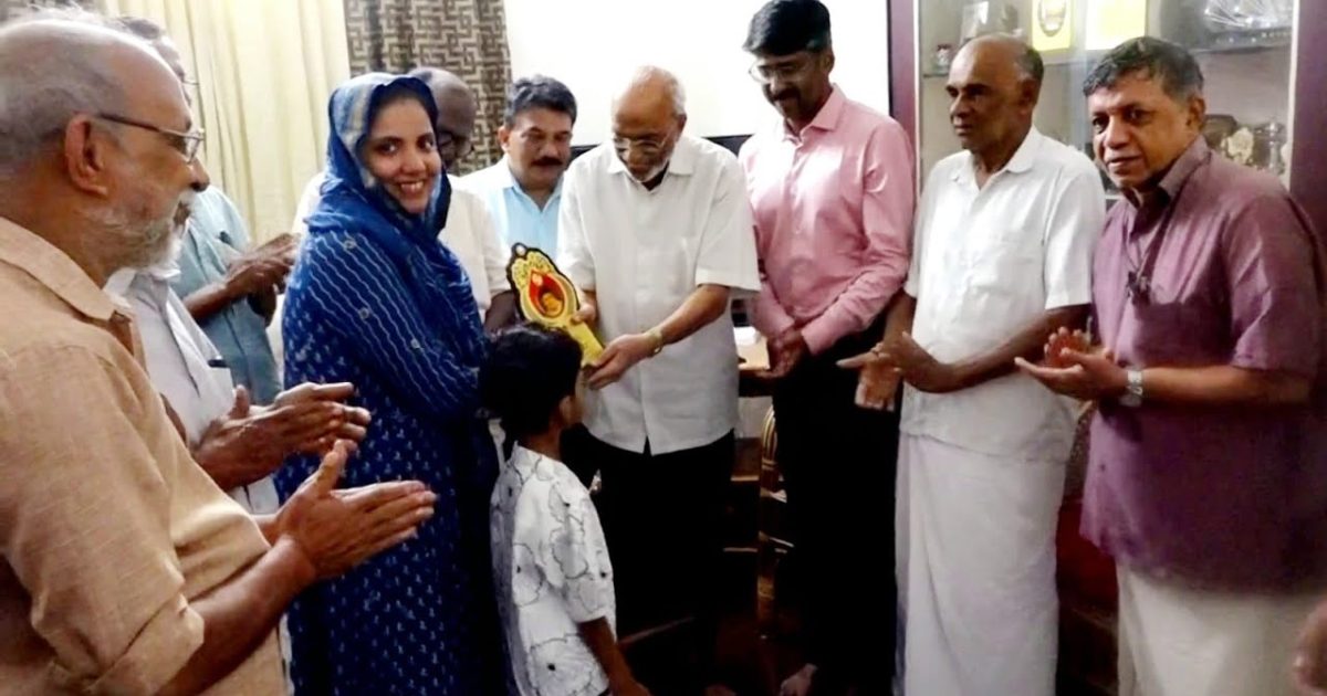 റുർക്കി iit ൽ നിന്ന് സിവിൽ എഞ്ചിനീയറിങ് ജിയോ ടെക്നോളജിയിൽ phd നേടിയ എറിയാട് സ്വദേശിനി കെ എൻ ആഷ്‌നക്ക് കെഎം സീതി സാഹിബ് സ്മാരക പുരസ്കാരം നൽകി ആദരിച്ചു