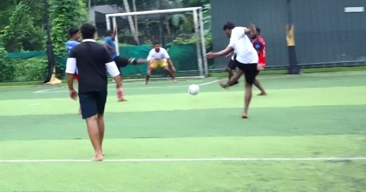 ലോകകപ്പ് ഫുട്ബോൾ ആവേശത്തിൽ കൊടുങ്ങല്ലൂരിൽ ആവേശം വിതറി ഡിവൈഎഫ്ഐ ഫുട്ബോൾ സൗഹൃദ മത്സരം സംഘടിപ്പിച്ചു