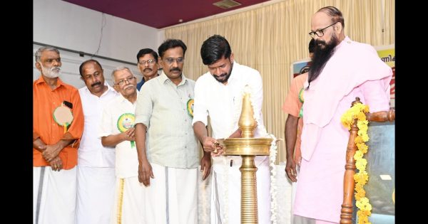 വള്ളോം പറമ്പത്ത് പണിക്കശ്ശേരി കുടുംബ സംഗമം നടന്നു