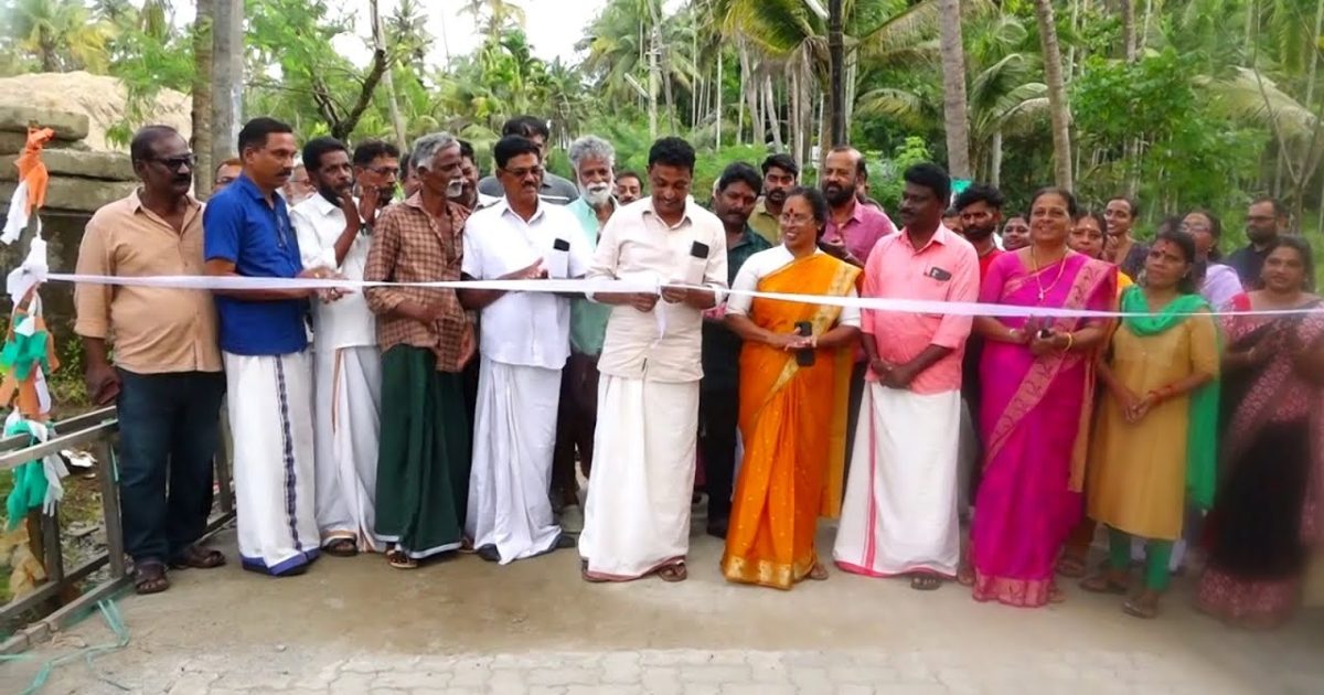 വി ആർ സുനിൽകുമാർ എം എൽ എ യുടെ ആസ്തി വികസന ഫണ്ടിൽ നിന്നും 23.5 ലക്ഷം ചിലവഴിച്ച് നവീകരിച്ച പുല്ലൂറ്റ് മണ്ണാർത്താഴം കായലോരം റോഡ് ഉദ്ഘാടനം ചെയ്തു.