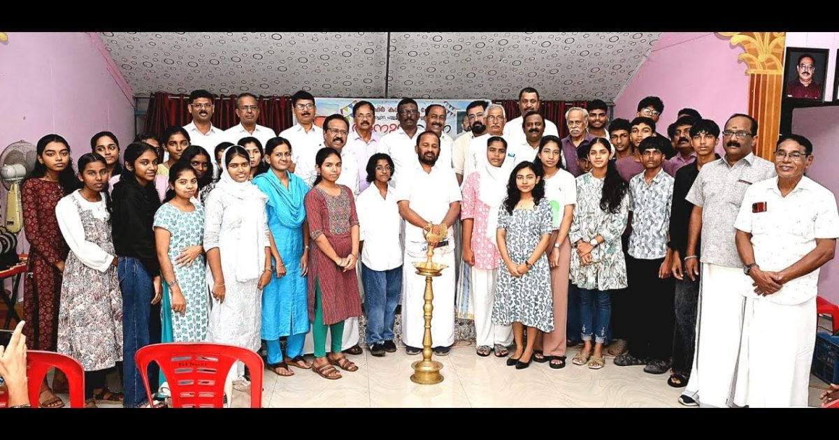 വിജയത്തിലേക്ക് നയിച്ച മാതാപിതാക്കളെ നെഞ്ചോട് ചേർത്തുപിടിക്കണം ടി.എൻ. പ്രതാപൻ