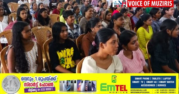 വിദ്യാർത്ഥികൾക്ക് പഠനോപകരണ വിതരണവും അനുമോദന സമ്മേളനവും സംഘടിപ്പിച്ചു