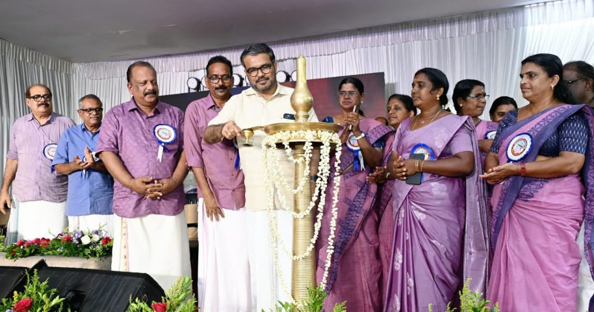 ശ്രീനാരായണപുരം ഗ്രാമപഞ്ചായത്ത് ഓഫീസ് കെട്ടിടത്തിന്റെ ഉദ്ഘാടനം തദ്ദേശ സ്വയം ഭരണ എക്സെസ് മന്ത്രി എം ബി രാജേഷ് നിർവഹിച്ചു