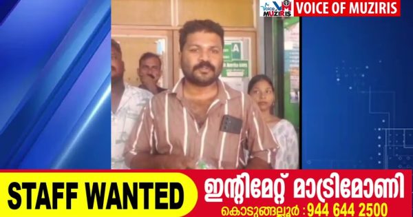 ​സി.ഡി.എസ് അഴിമതി: കൊടുങ്ങല്ലൂർ നഗരസഭയിൽ യുവമോർച്ചയുടെ പ്രതീകാത്മക പ്രതിഷേധം