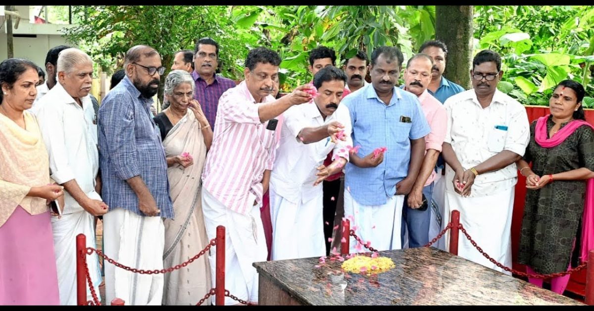 സിപിഐ തൃശ്ശൂർ ജില്ലാ സെക്രട്ടറിയായി തെരഞ്ഞെടുക്കപ്പെട്ട കെ ജി ശിവാനന്ദൻ പാർട്ടി മുൻ ജില്ലാ സെക്രട്ടറിയും കേരള കൃഷി വകുപ്പ് മന്ത്രിയുമായിരുന്ന വി.കെ.രാജന്റെ സ്മൃതി കുടീരത്തിൽ പുഷ്പാർച്ചന നടത്തി.