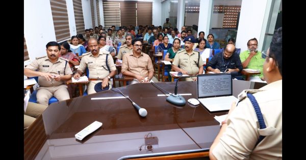 സ്കൂൾ പ്രവേശനം: സുരക്ഷാ ക്രമീകരണങ്ങൾ വിലയിരുത്തുന്നതിനായി അവലോകന യോഗം ചേർന്നു.