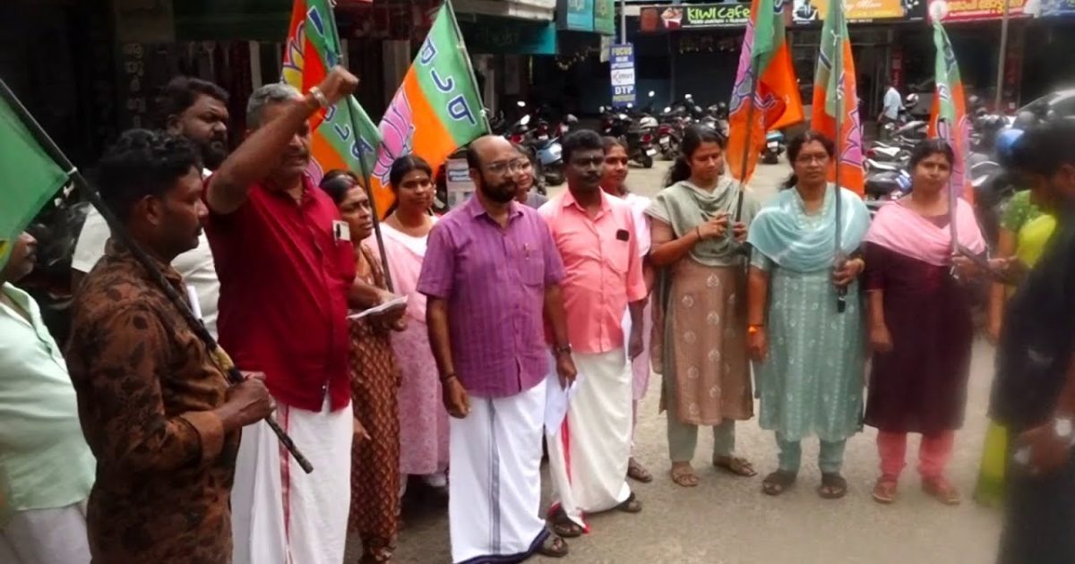 സർക്കാർ ആനുകൂല്യമായി ആയിരം രൂപ ലഭിക്കുമെന്ന് തെറ്റ് ധരിപ്പിച്ച് എൽഡിഎഫ് പ്രവർത്തകർ വീടുകളിൽ കയറിയിറങ്ങുന്നതായി ബിജെപി