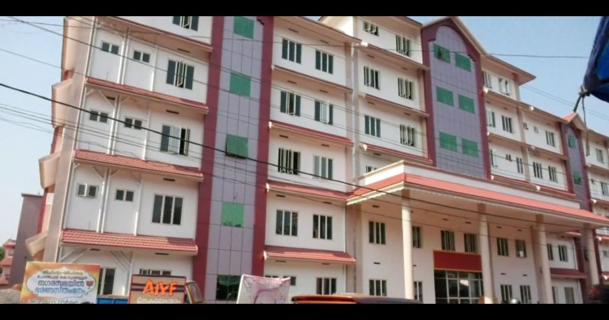 ഹൈക്കോടതി ഉത്തരവ് പ്രകാരം കൊടുങ്ങല്ലർ താലൂക്ക് ആശുപത്രിയിലെ അഞ്ച് നില കെട്ടിടവും ഐസിയു യൂണിറ്റും രോഗികൾക്ക് തുറന്ന് കൊടുക്കാത്ത സാഹചര്യവും നിലവിലെ പോരായ്മകളും പരിശോധിക്കാൻ സബ് ജഡ്ജിയെത്തി